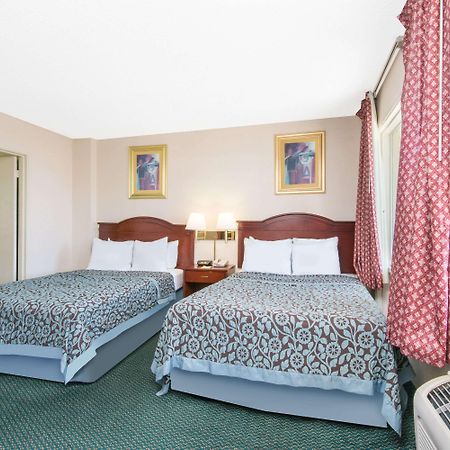 Days Inn & Suites By Wyndham Wichita East Eksteriør billede