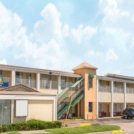 Days Inn & Suites By Wyndham Wichita East Eksteriør billede