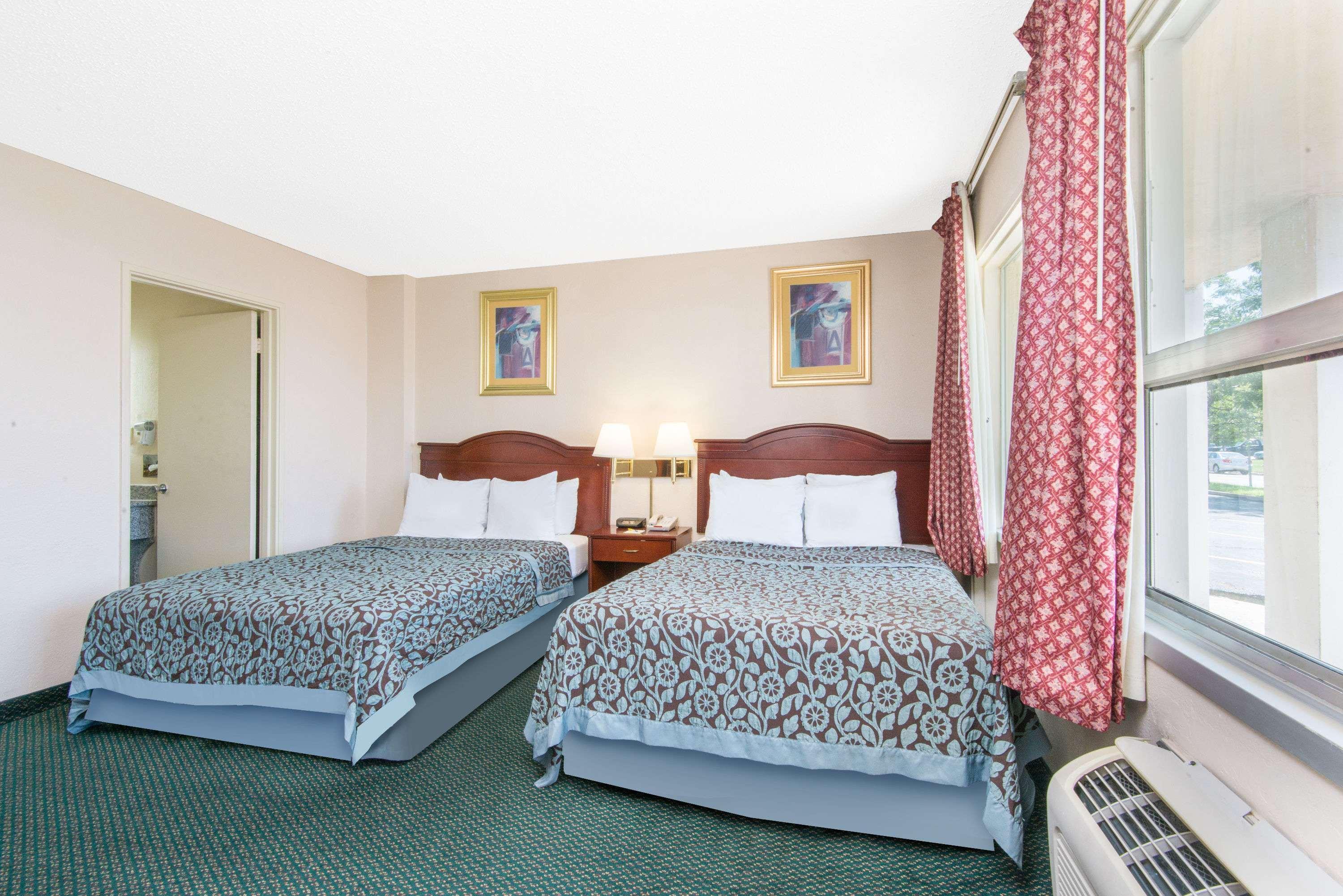 Days Inn & Suites By Wyndham Wichita East Eksteriør billede