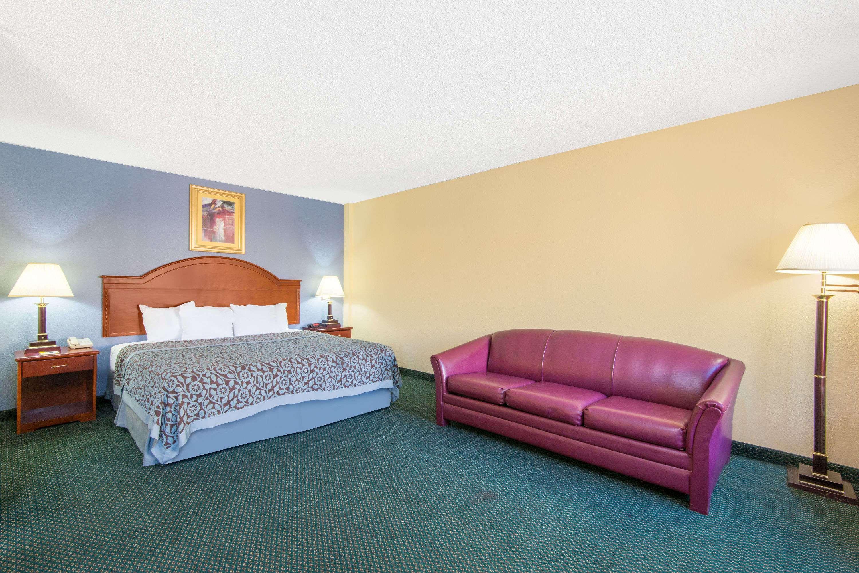 Days Inn & Suites By Wyndham Wichita East Eksteriør billede