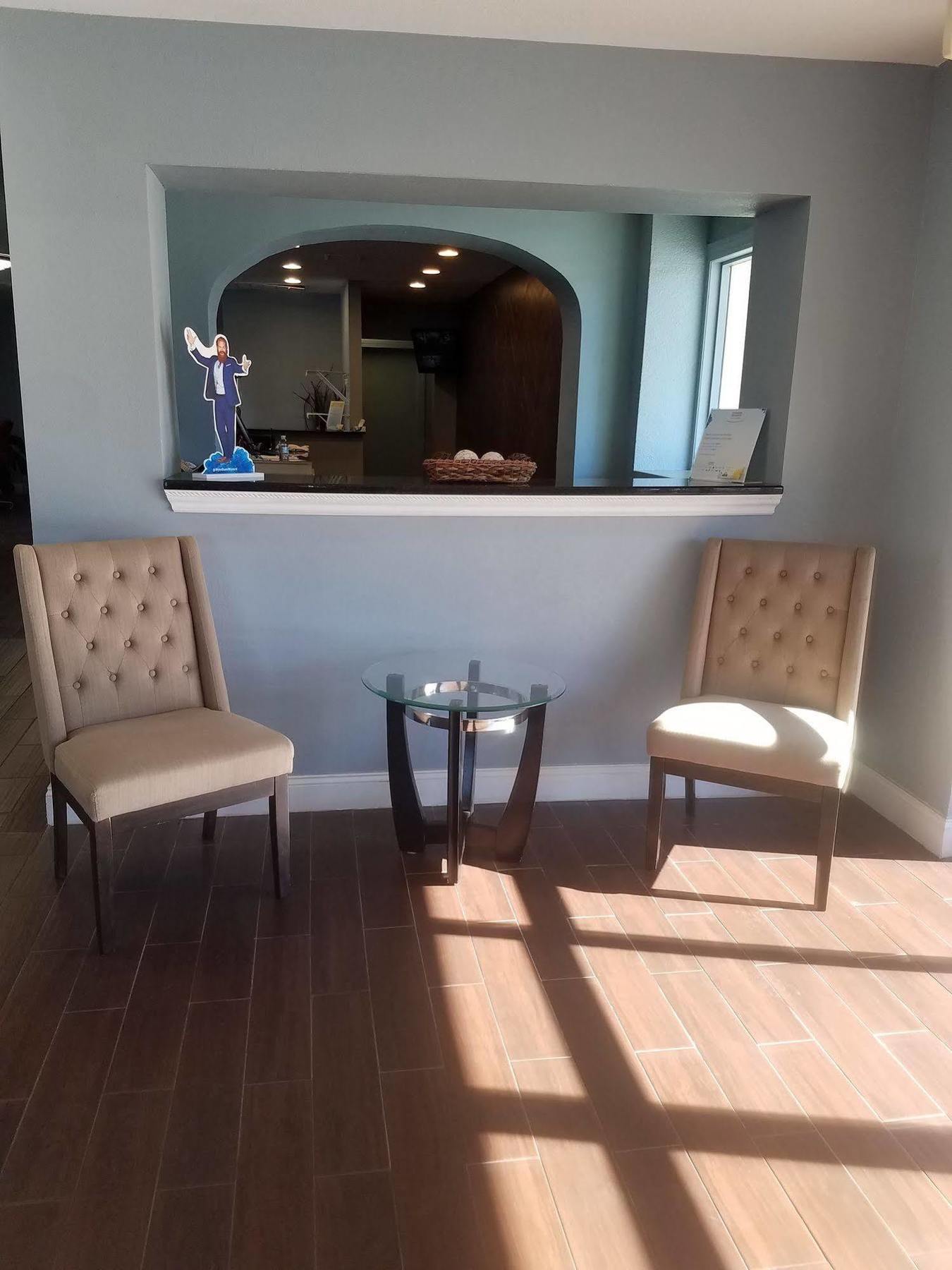 Days Inn & Suites By Wyndham Wichita East Eksteriør billede