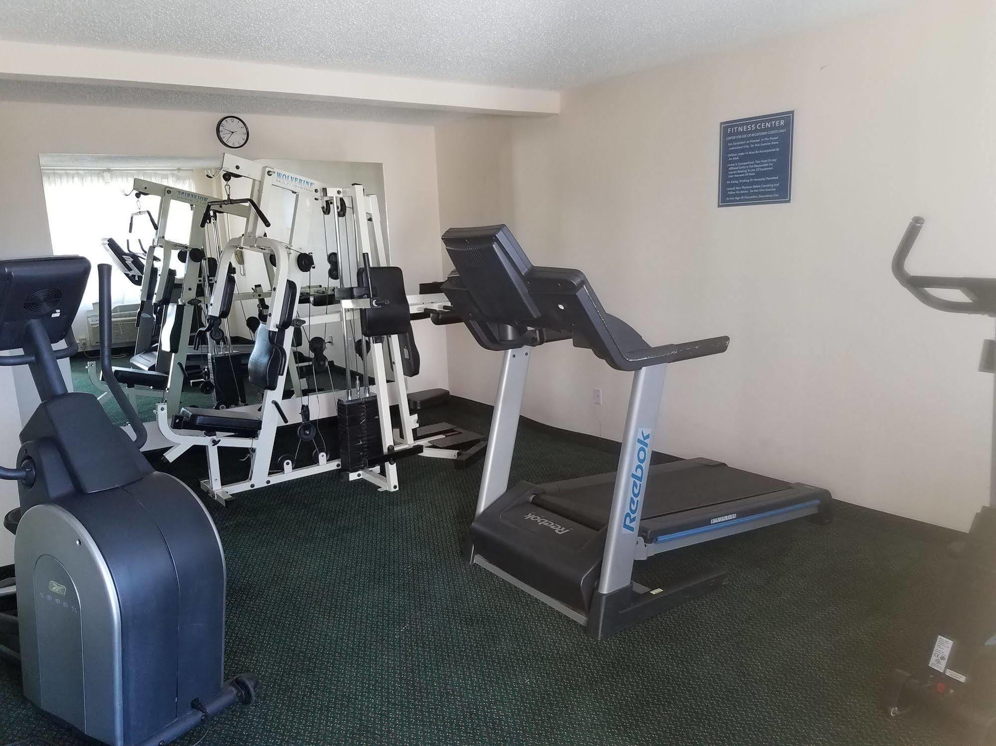 Days Inn & Suites By Wyndham Wichita East Eksteriør billede